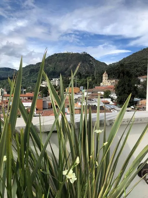 La Primera En La Candelaria Bogotá 0*,